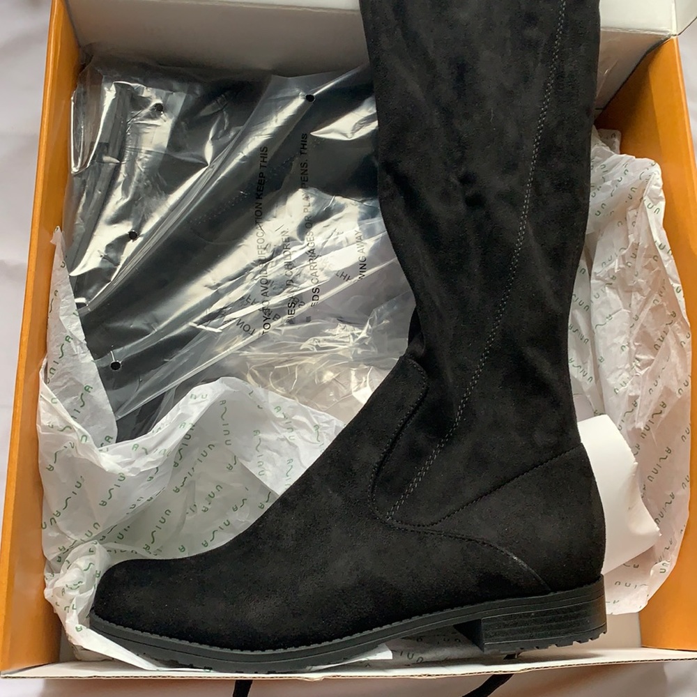 UNISA NWT Unhuhvana Black Over The Knee Boots, New in Box, Size 8M